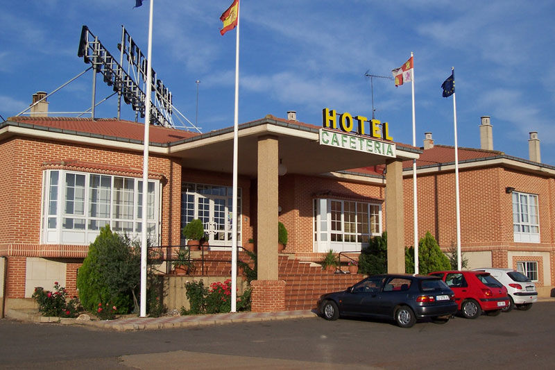 Mlc Benavente Hotel Exterior photo