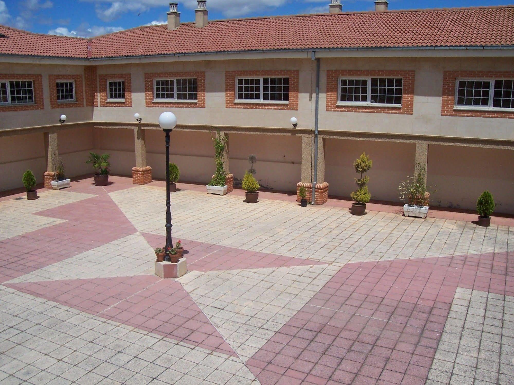 Mlc Benavente Hotel Exterior photo